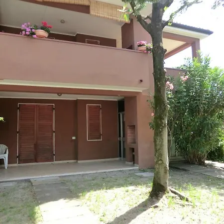 Two-Bedroom Apartment In Lido Delle Nazioni/Emilia-Romagna 21184 Apartment